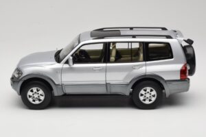 Mitsubishi Pajero V73 Blau YC Model 1:18 241218040102010209 Metall – Bild 4 von 8