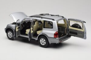 Mitsubishi Pajero V73 Blau YC Model 1:18 241218040102010209 Metall – Bild 5 von 8