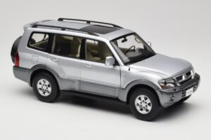 Mitsubishi Pajero V73 Blau YC Model 1:18 241218040102010209 Metall – Bild 6 von 8