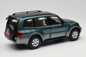 Mitsubishi Pajero V73 Grün YC Model 1:18 241218040101010215 Metall – Bild 3 von 8