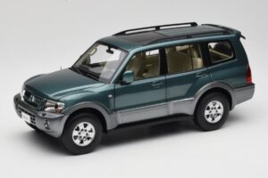 Mitsubishi Pajero V73 Grün YC Model 1:18 241218040101010215 Metall