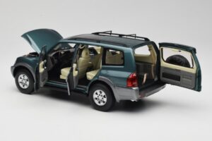 Mitsubishi Pajero V73 Grün YC Model 1:18 241218040101010215 Metall – Bild 5 von 8