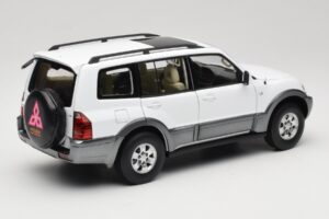 Mitsubishi Pajero V73 Weiss YC Model 1:18 241218040103010206 Metall – Bild 3 von 8