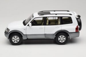 Mitsubishi Pajero V73 Weiss YC Model 1:18 241218040103010206 Metall – Bild 4 von 8