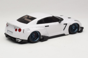 Nissan GT-R R35 Boost Wars 2 Weiss Jp Kraemo 1:18 KRAEMO001 Metall – Bild 3 von 7