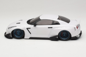 Nissan GT-R R35 Boost Wars 2 Weiss Jp Kraemo 1:18 KRAEMO001 Metall – Bild 4 von 7