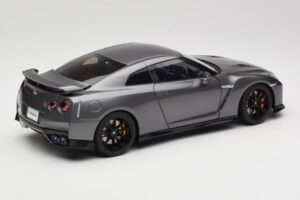 Nissan GT-R R35 Track Edition NISMO Gun Metallic MotorHelix 1:18 M83507 Metall – Bild 3 von 8
