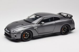 Nissan GT-R R35 Track Edition NISMO Gun Metallic MotorHelix 1:18 M83507 Metall