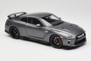 Nissan GT-R R35 Track Edition NISMO Gun Metallic MotorHelix 1:18 M83507 Metall – Bild 6 von 8