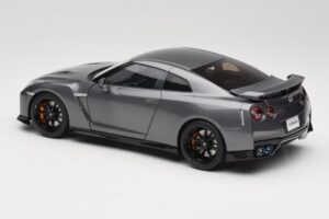 Nissan GT-R R35 Track Edition NISMO Gun Metallic MotorHelix 1:18 M83507 Metall – Bild 7 von 8