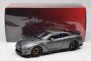 Nissan GT-R R35 Track Edition NISMO Gun Metallic MotorHelix 1:18 M83507 Metall – Bild 8 von 8