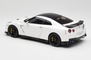 Nissan GT-R R35 Track Edition NISMO Pearl White MotorHelix 1:18 M83518 Metall – Bild 7 von 8