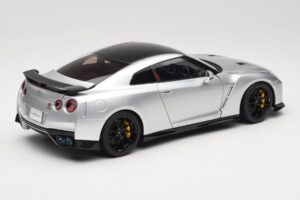 Nissan GT-R R35 Track Edition NISMO T-Spec Ultimate Metal Silver MotorHelix 1:18 M83517 Metall – Bild 3 von 8