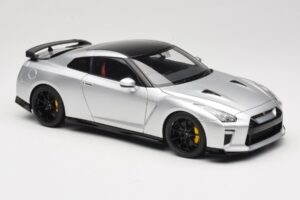 Nissan GT-R R35 Track Edition NISMO T-Spec Ultimate Metal Silver MotorHelix 1:18 M83517 Metall – Bild 6 von 8