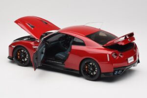 Nissan GT-R R35 Track Edition NISMO Vibrant Red MotorHelix 1:18 M83511 Metall – Bild 5 von 8