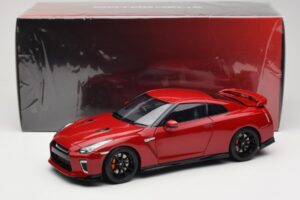 Nissan GT-R R35 Track Edition NISMO Vibrant Red MotorHelix 1:18 M83511 Metall – Bild 8 von 8
