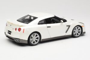 Nissan GT-R R35 Weiss Bburago 1:18 18-12079 Metall – Bild 3 von 8