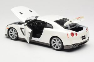 Nissan GT-R R35 Weiss Bburago 1:18 18-12079 Metall – Bild 5 von 8