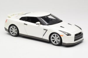 Nissan GT-R R35 Weiss Bburago 1:18 18-12079 Metall – Bild 6 von 8