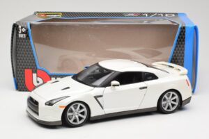 Nissan GT-R R35 Weiss Bburago 1:18 18-12079 Metall – Bild 8 von 8