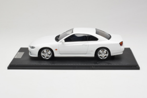 Nissan Silvia S15 Spec-S Weiss Cracked Plexi One Model 1:18 REMC034 Metall