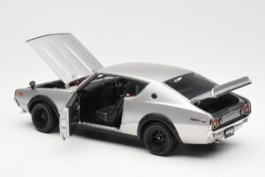 Nissan Skyline 2000 GT-R KPGC110 Silber Kyosho 1:18 08255S Metall – Bild 5 von 8