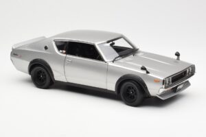 Nissan Skyline 2000 GT-R KPGC110 Silber Kyosho 1:18 08255S Metall – Bild 6 von 8