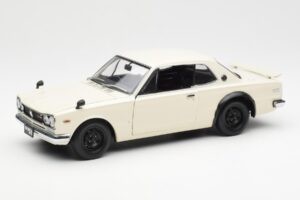 Nissan Skyline 2000 GT-R KPGC110 Weiss Kyosho 1:18 08127W Metall
