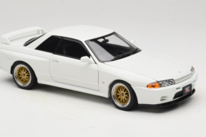 Nissan Skyline GT-R R32 V-Spec II Tuned Crystal White AUTOart 1:18 77416 Metall – Bild 6 von 8