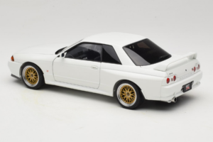 Nissan Skyline GT-R R32 V-Spec II Tuned Crystal White AUTOart 1:18 77416 Metall – Bild 7 von 8