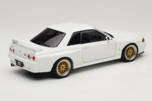 Nissan Skyline GT-R R32 V-Spec II Tuned Crystal White AUTOart 1:18 77416 Metall – Bild 3 von 8
