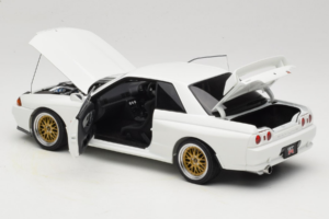 Nissan Skyline GT-R R32 V-Spec II Tuned Crystal White AUTOart 1:18 77416 Metall – Bild 5 von 8