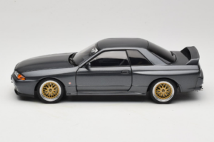 Nissan Skyline GT-R R32 V-Spec II Tuned Gun Grey Metallic AUTOart 1:18 77417 Metall – Bild 4 von 8