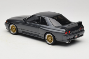Nissan Skyline GT-R R32 V-Spec II Tuned Gun Grey Metallic AUTOart 1:18 77417 Metall – Bild 7 von 8