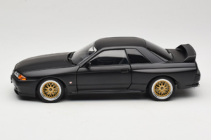 Nissan Skyline GT-R R32 V-Spec II Tuned Version Matt Black AUTOart 1:18 77418 Metall – Bild 4 von 8