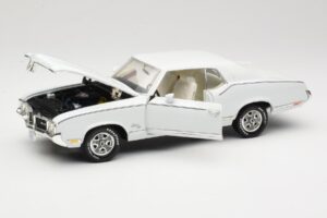 Oldsmobile Cutlass SX Weiss ERTL 1:18 33775 Metall – Bild 2 von 8