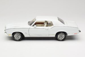 Oldsmobile Cutlass SX Weiss ERTL 1:18 33775 Metall – Bild 4 von 8