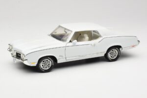 Oldsmobile Cutlass SX Weiss ERTL 1:18 33775 Metall