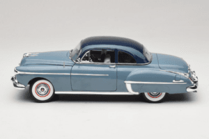 Oldsmobile 88 Blau Grease Auto World 1:18 AWSS103/06 Metall – Bild 4 von 8