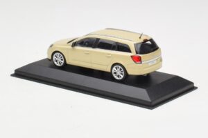 Opel Astra H Kombi Gelb Minichamps 1:43 1799098 Metall – Bild 3 von 4