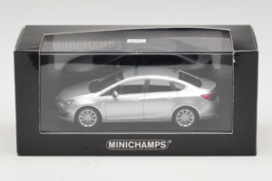 Opel Astra J Silber Minichamps 1:43 410042000 Metall – Bild 5 von 5