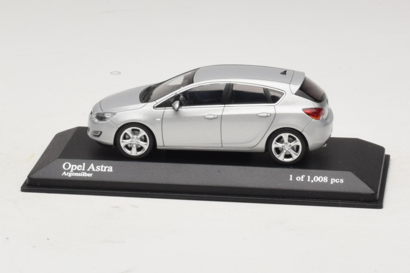 Opel Astra J Silber Minichamps 1:43 400049000 Metall