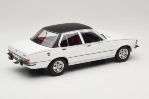 Opel Commodore B Weiss MCG 1:18 MCG18564 Metall – Bild 2 von 6