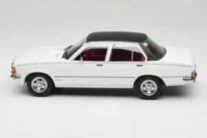 Opel Commodore B Weiss MCG 1:18 MCG18564 Metall – Bild 3 von 6