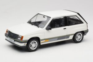 Opel Corsa A Sprint Weiss MCG 1:18 MCG18432 Metall