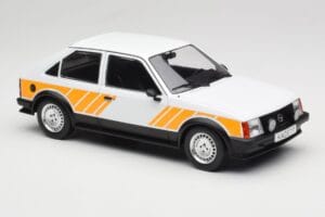 Opel Kadett D SR Weiss mit Gelbem Dekor MCG 1:18 MCG18534 Metall – Bild 4 von 6