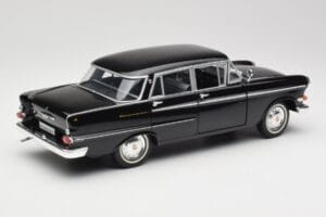 Opel Kapitan P1 Schwarz Revell 1:18 08822 Metall – Bild 3 von 8