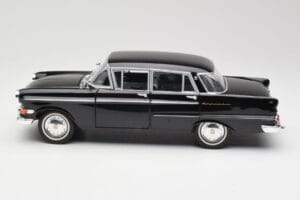 Opel Kapitan P1 Schwarz Revell 1:18 08822 Metall – Bild 4 von 8