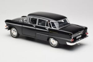 Opel Kapitan P1 Schwarz Revell 1:18 08822 Metall – Bild 7 von 8