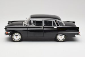 Opel Kapitan P2 Schwarz Revell 1:18 08821 Metall – Bild 4 von 8